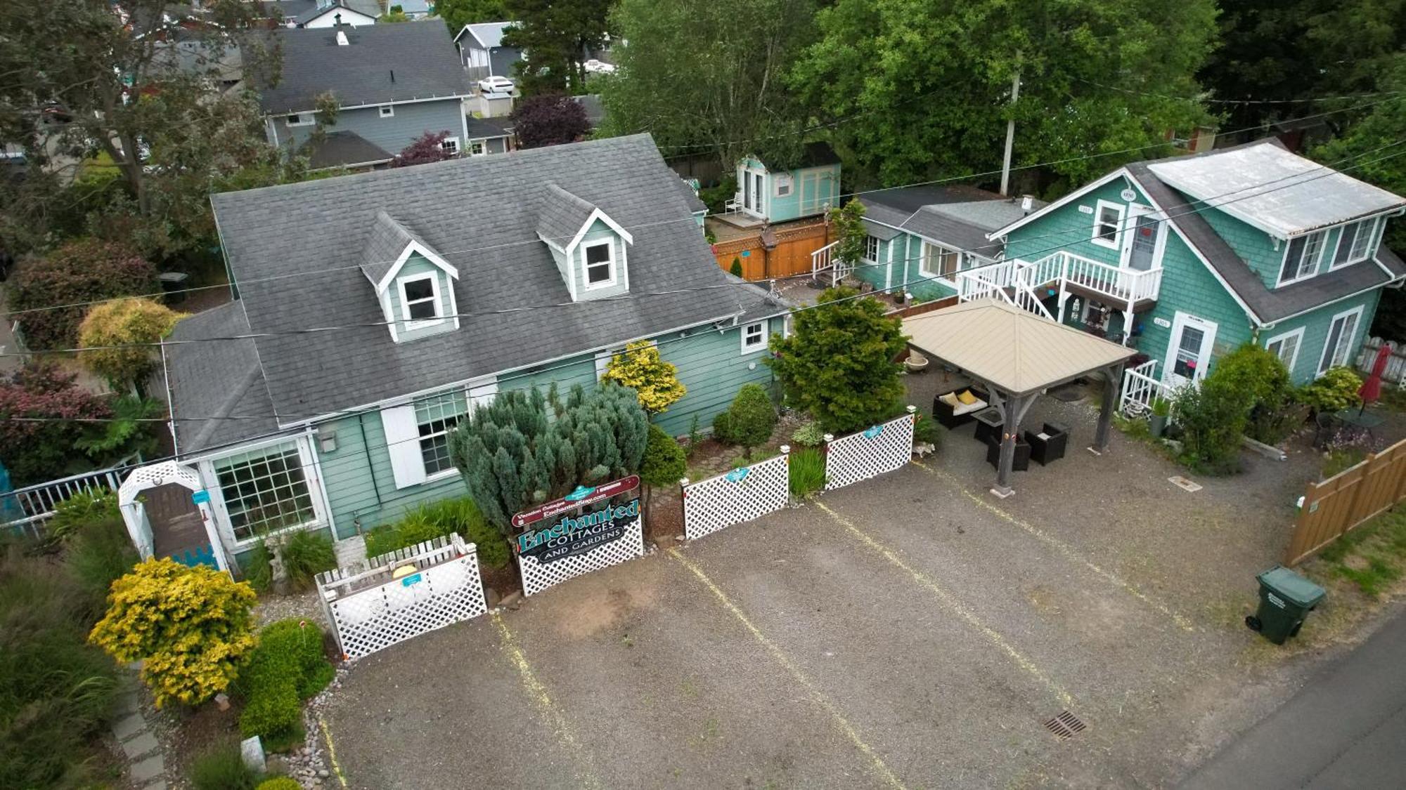 Enchanted Cottages By The Sea Seaview Exterior photo