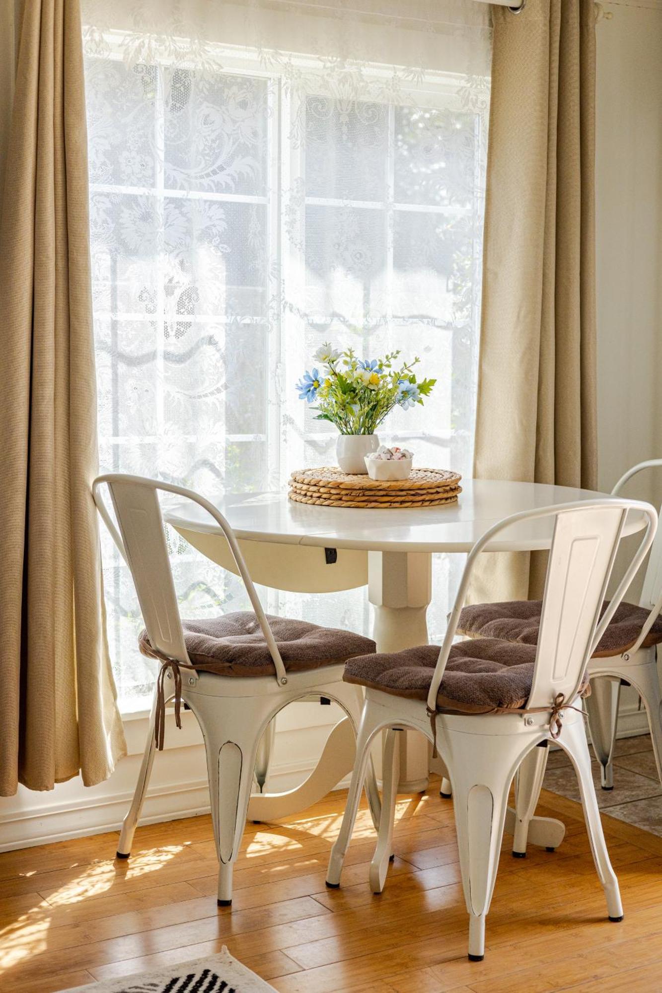 Enchanted Cottages By The Sea Seaview Room photo